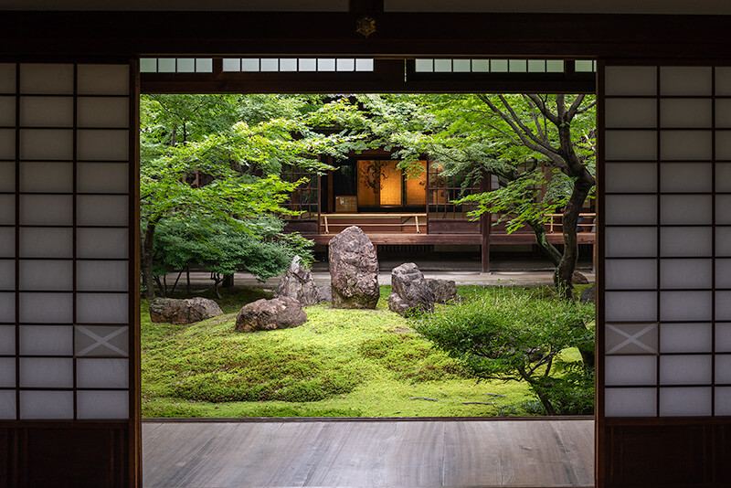 The garden at Kennin-ji seen from inside